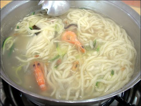 홍두깨칼국수 이미지